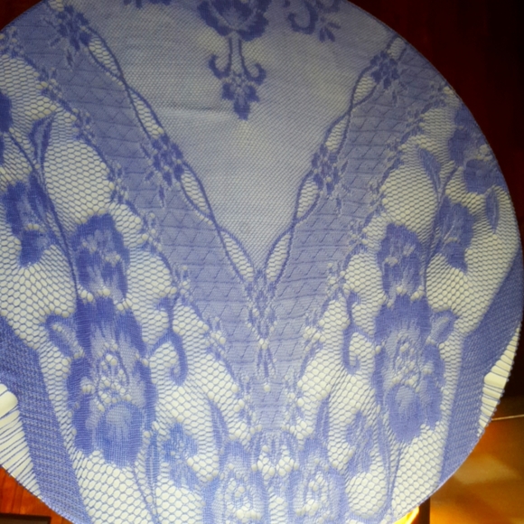 Oversized triangle scarf. Lace & Fringes. - Picture 2 of 3